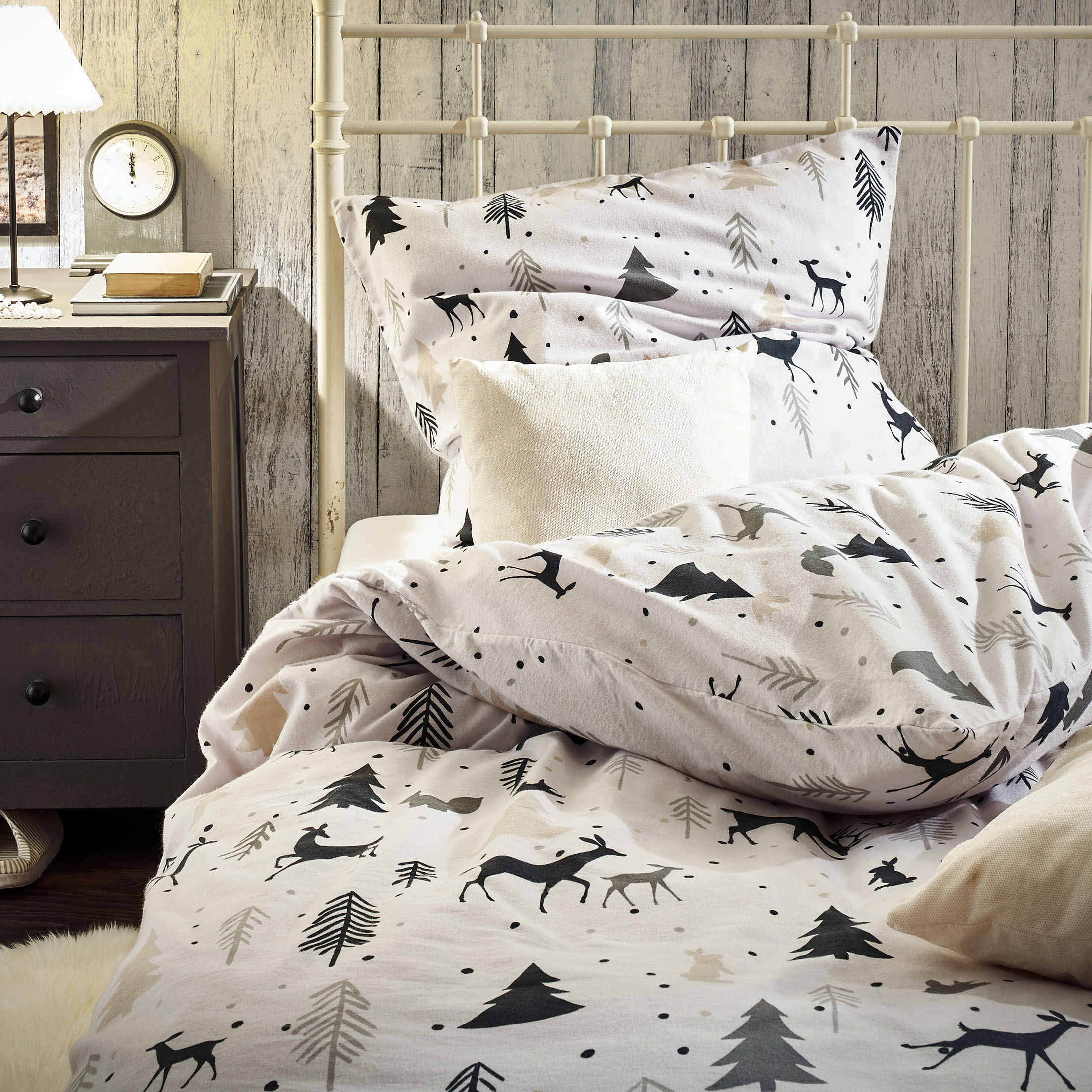 Mystic Woods Black ´n White ca. 80 x 80 cm und ca. 135 x 200 cm 2107180001