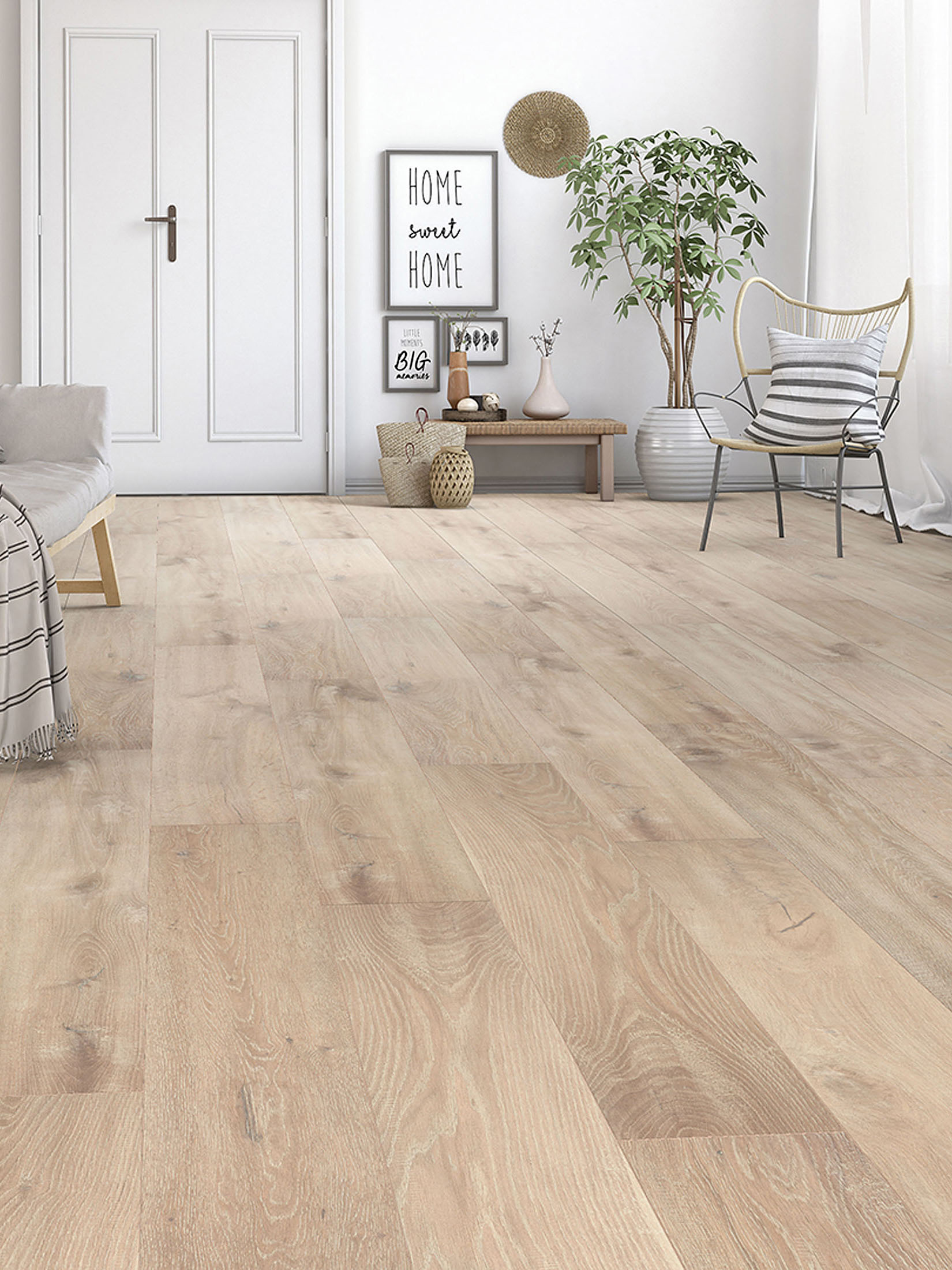 Holzboden liegt in hellem Zimmer mit Stuhl, Pflanze, Bank und Wandbildern mit Text Home sweet Home.