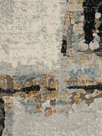 Moderner Teppich zeigt abstraktes Muster in Beige, Grau, Blau, Schwarz und Goldtönen.
