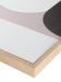 Eckrahmen eines Wandbilds mit geometrischem Muster in Beige, Weiß und Schwarz auf hellem Hintergrund.