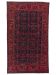 Teppich zeigt rote und schwarze geometrische Muster mit Blumenmotiven auf hellem Hintergrund.