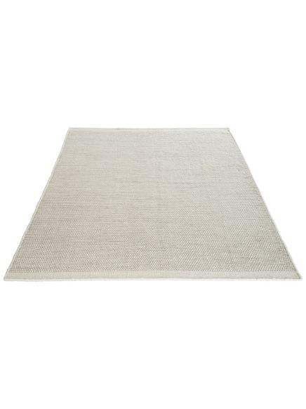 Teppich liegt flach, rechteckig, beige, gewebte Struktur, weißer Hintergrund.