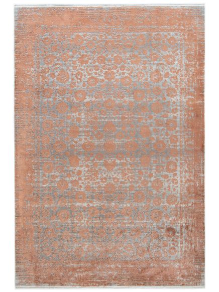Teppich zeigt florales Muster in Orange und Grau, liegt flach auf weißem Hintergrund.