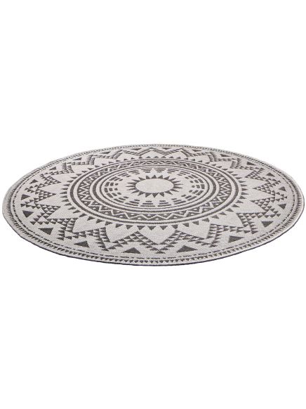 Runder Teppich mit geometrischem Muster in Grau und Weiß, flach liegend auf weißem Hintergrund.