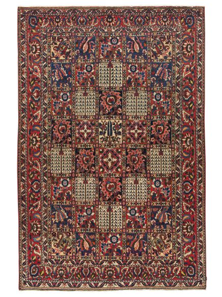 Quadratischer Teppich zeigt florale Muster in roten, blauen und beigen Farbtönen auf weißem Hintergrund.