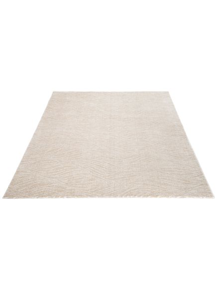 Beiger Teppich liegt flach, mit feinem, wellenförmigem Muster auf weißem Hintergrund.