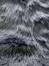 Grau-schwarzes Fell zeigt Textur und Muster mit weichen Haarsträhnen in Nahaufnahme.