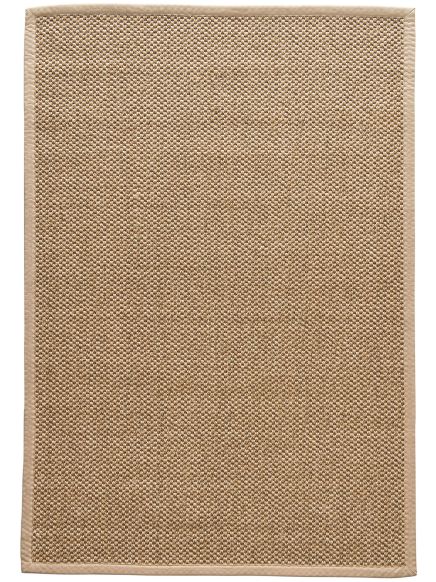 Rechteckiger beige Teppich mit dichter, strukturierter Webung vor weißem Hintergrund.