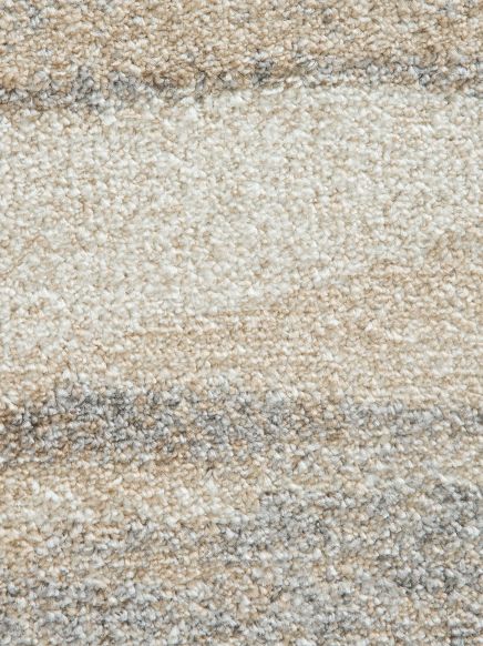 Teppich zeigt gemusterten Flor in Creme, Beige und Grau, Nahaufnahme der Textur.