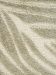 Teppich zeigt diagonale Linien in Beige und Hellgrau mit strukturierter Oberfläche.