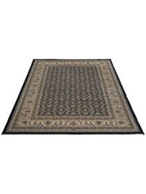 Teppich zeigt florales Muster in Blau und Beige, liegt flach auf weißem Hintergrund.