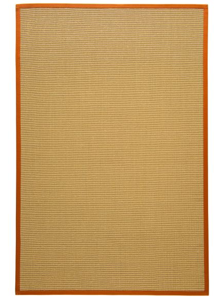 Rechteckiger Teppich liegt flach, hellbraun mit orangefarbenem Rand, auf weißem Hintergrund.