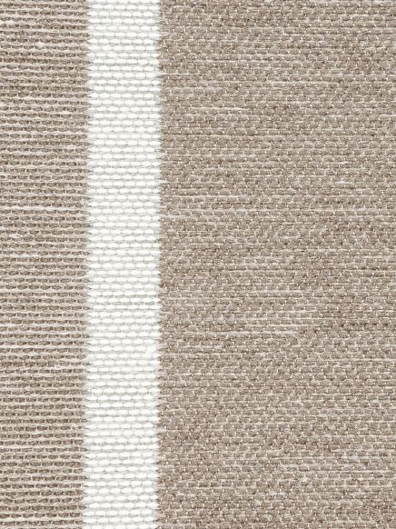 gewebte textile Fläche mit beigen und weißen senkrechten Streifen, Nahaufnahme