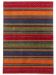 Teppich zeigt bunte horizontale Streifen in Rot, Orange, Blau und Grün mit kleinen Mustern darauf.