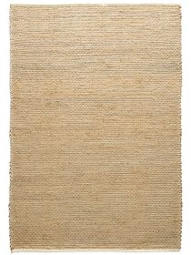 Rechteckiger Teppich mit feinem, gestreiftem Muster in Beige- und Brauntönen auf weißem Hintergrund.