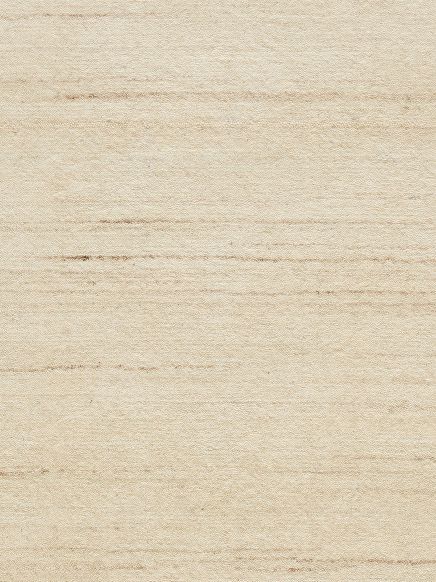 Beigefarbener Teppich mit subtilem Streifenmuster ohne sichtbaren Text